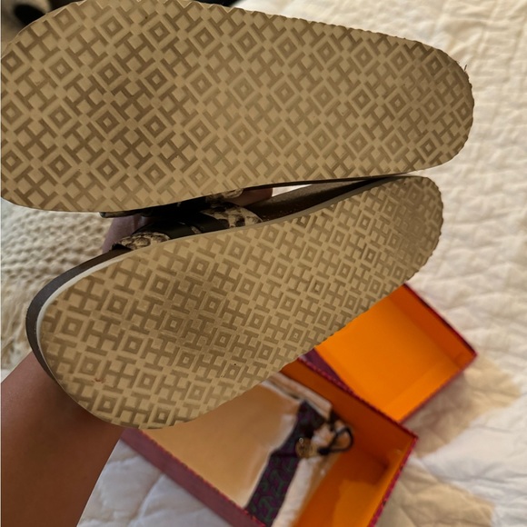 TORY BURCH SLIDES LIKE NEW - Picture 5 of 6